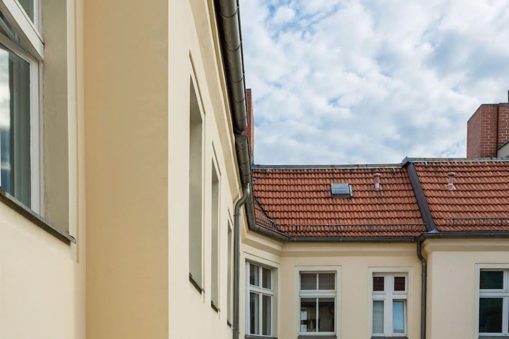 Zentrale Altbauwohnung Im Helmholtzkiez Berlín Exterior foto