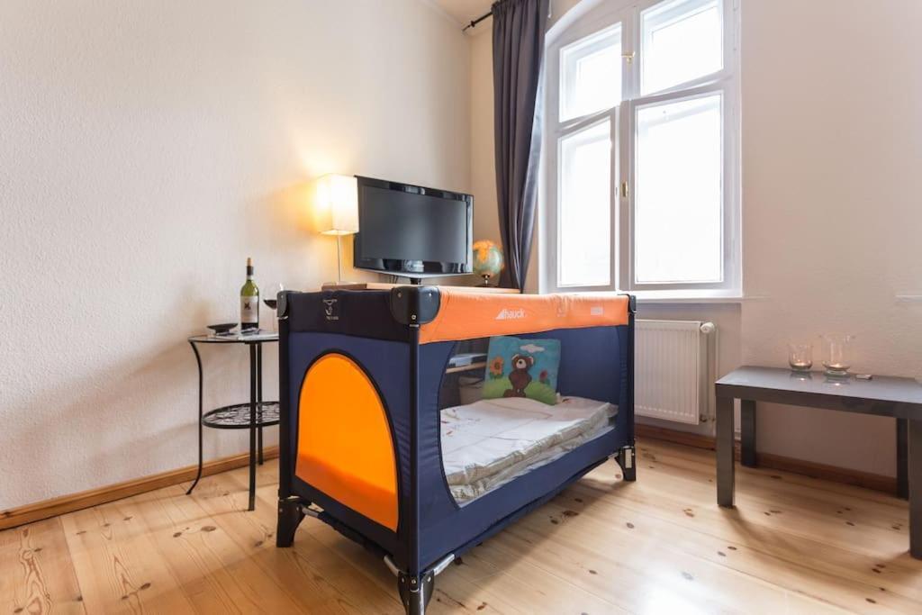Zentrale Altbauwohnung Im Helmholtzkiez Berlín Exterior foto
