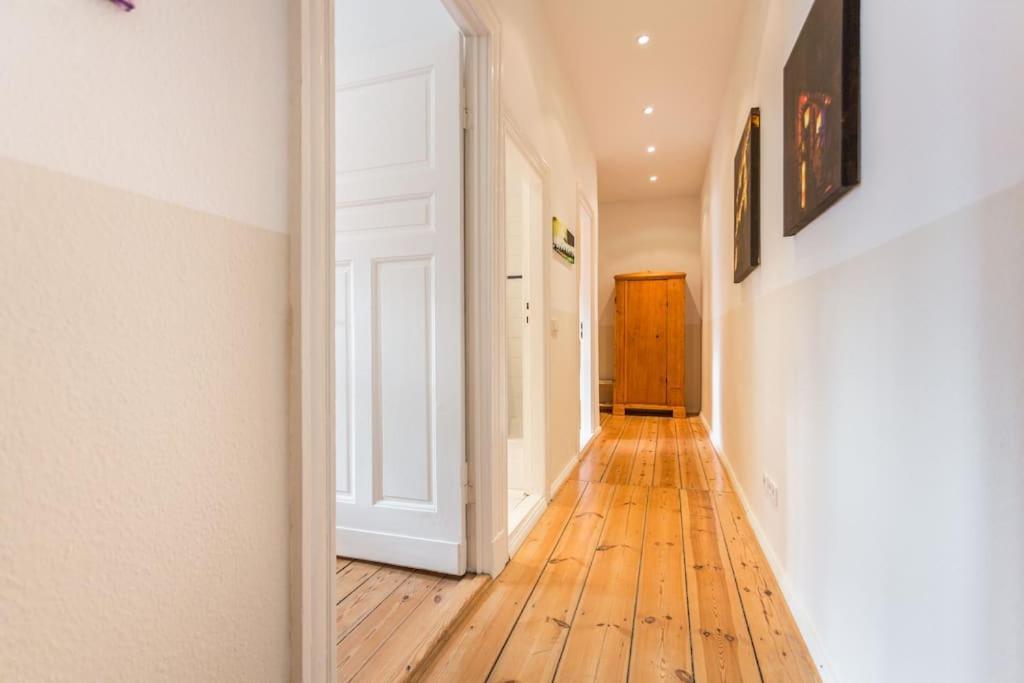 Zentrale Altbauwohnung Im Helmholtzkiez Berlín Exterior foto