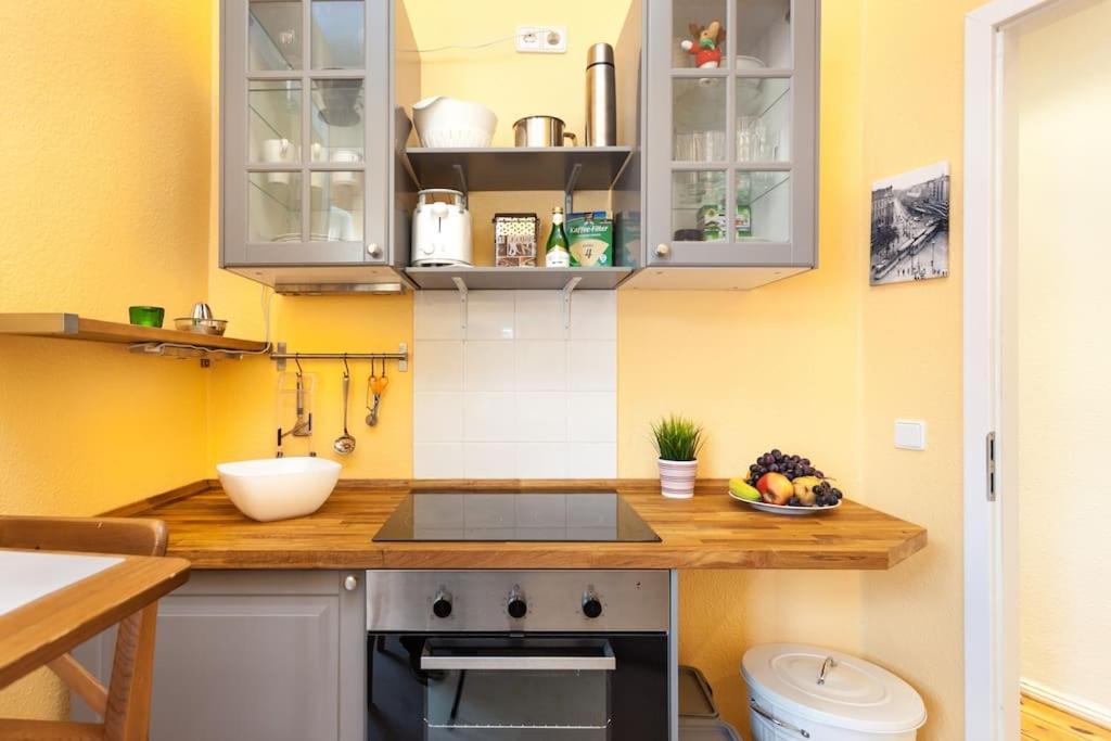 Zentrale Altbauwohnung Im Helmholtzkiez Berlín Exterior foto
